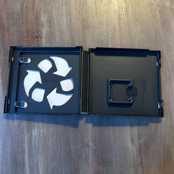 Nintendo Pokémon Black Version DS Game - Picture 4 of 8